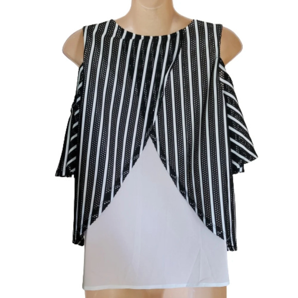 IT GIRL Black and White Cold Shoulder Blouse Top Size Women's Small NEW - Picture 2 of 12